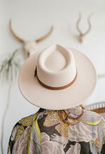 Load image into Gallery viewer, Flat Brim Buckle Hat
