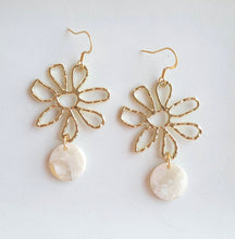 Load image into Gallery viewer, Maisey Earrings
